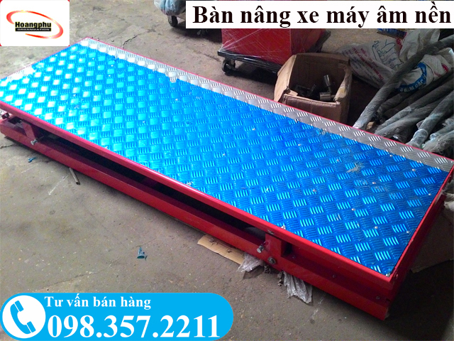 Bàn nâng xe máy âm nền